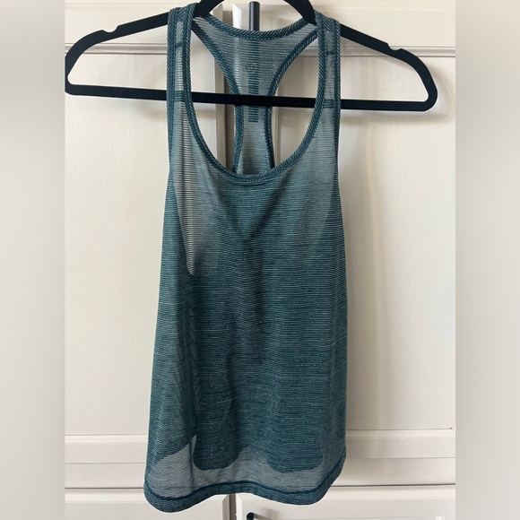 027 LuLuLemon Navy Striped Long Distance Tank - Picture 1 of 5